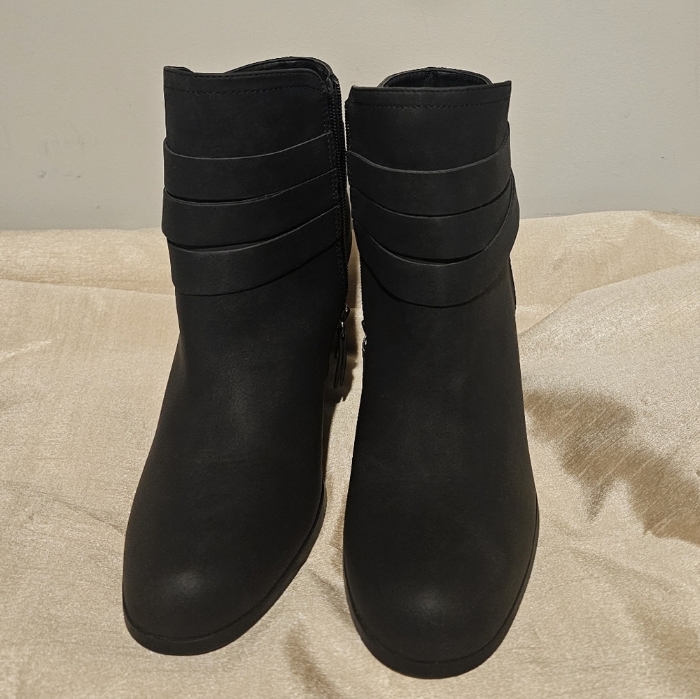 Shoedazzle Evathia Black Bootie size 9